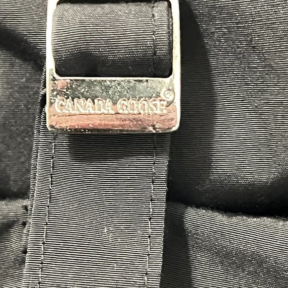 $1795 Authentic CANADA GOOSE Made in CANADA Women's Fur Hoodie SnapZip Coat Sz.M - Picture 12 of 16